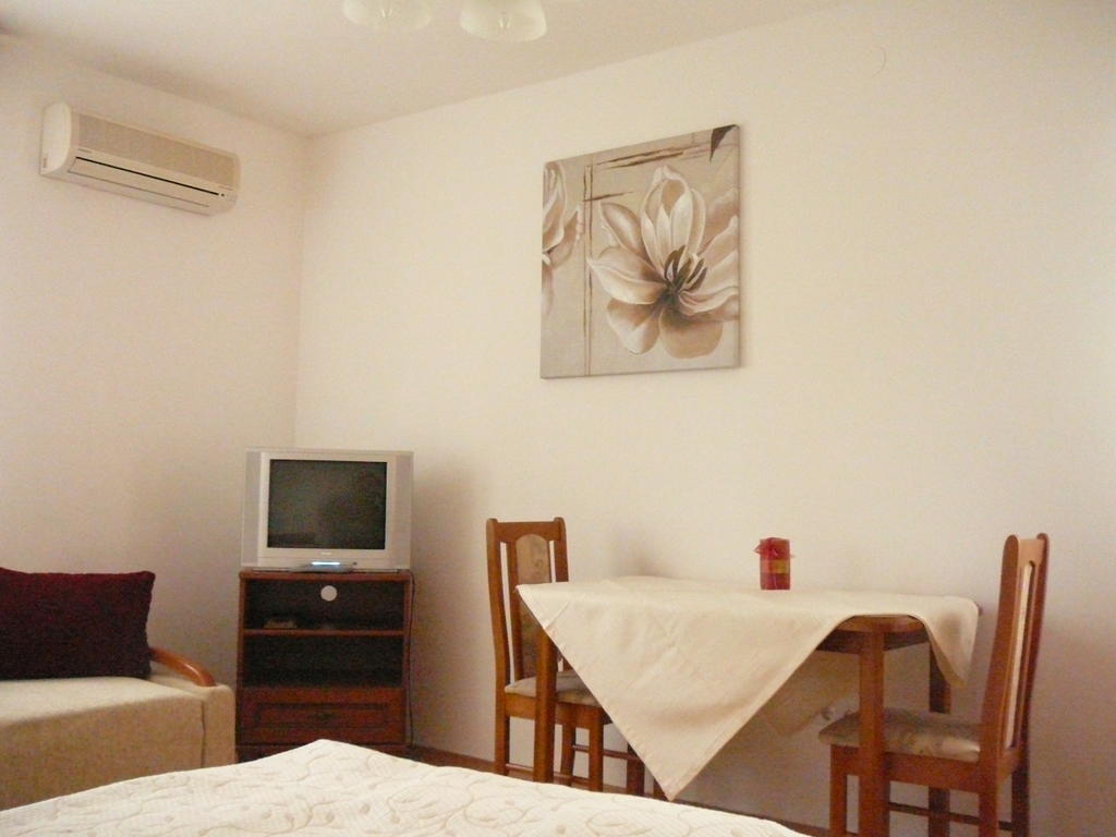 Almafa Apartman Apartman Gyula Szoba fotó